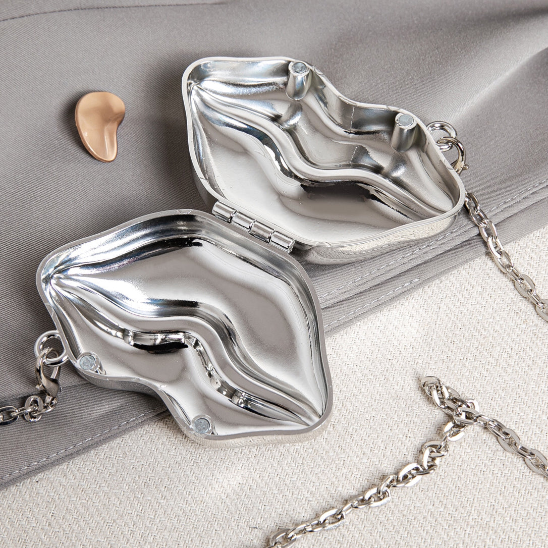 Glamour Kiss Gold Lip Clutch