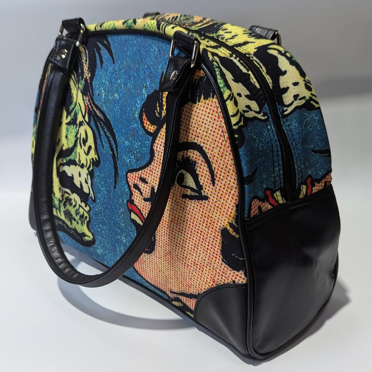 Kiss of Death Skeleton Romance Handbag