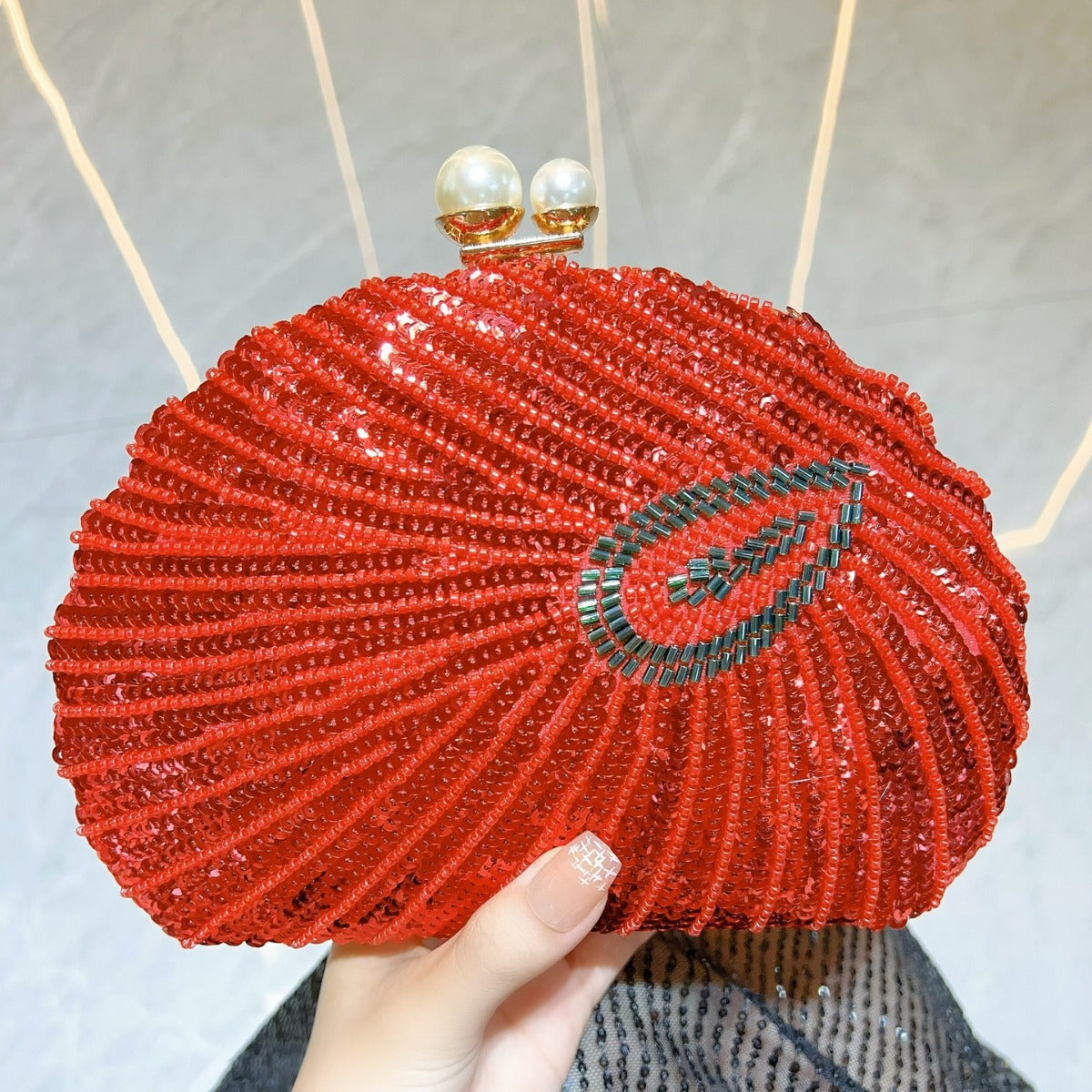 Mermaid Shell Beaded Clutch – Pearl Clasp