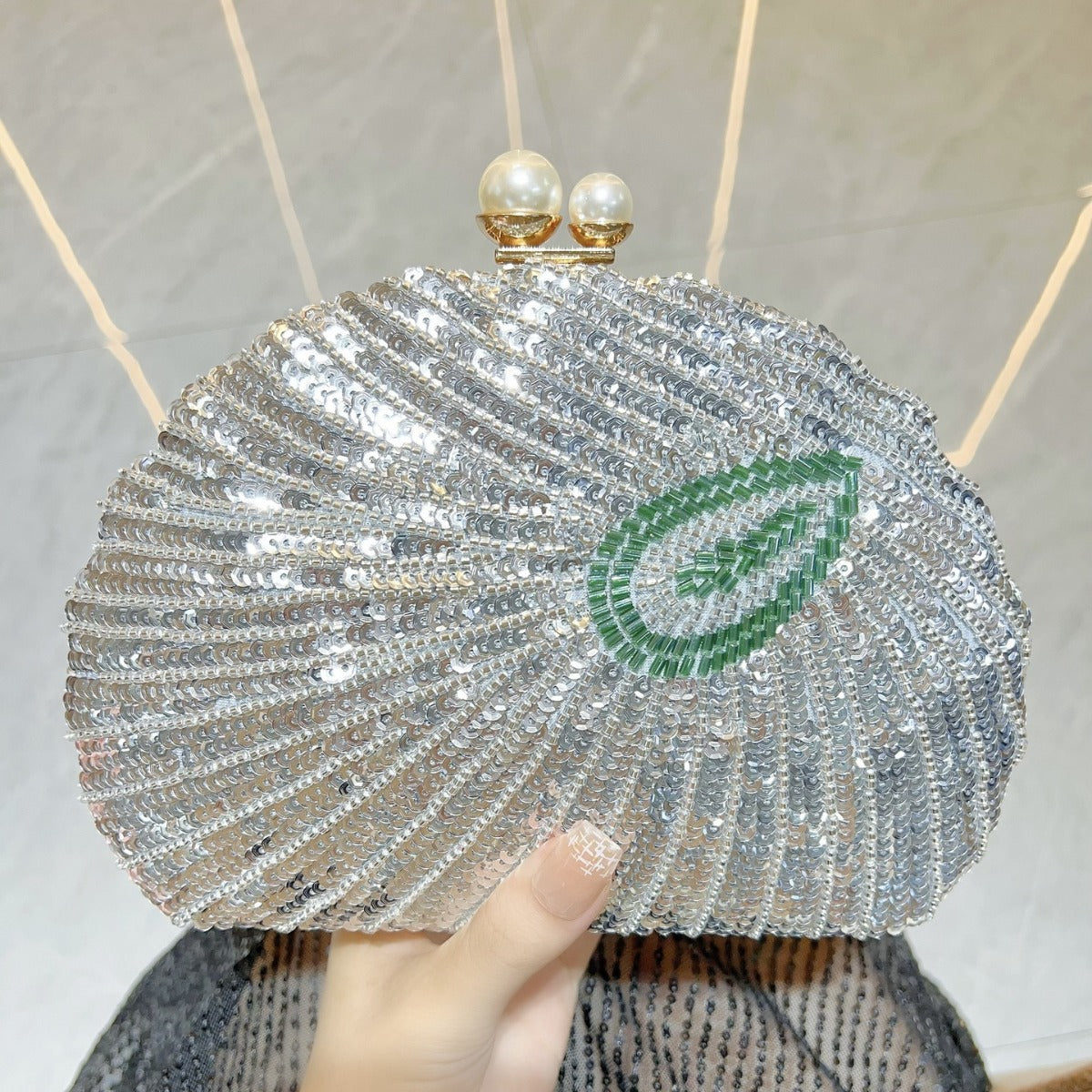 Mermaid Shell Beaded Clutch – Pearl Clasp