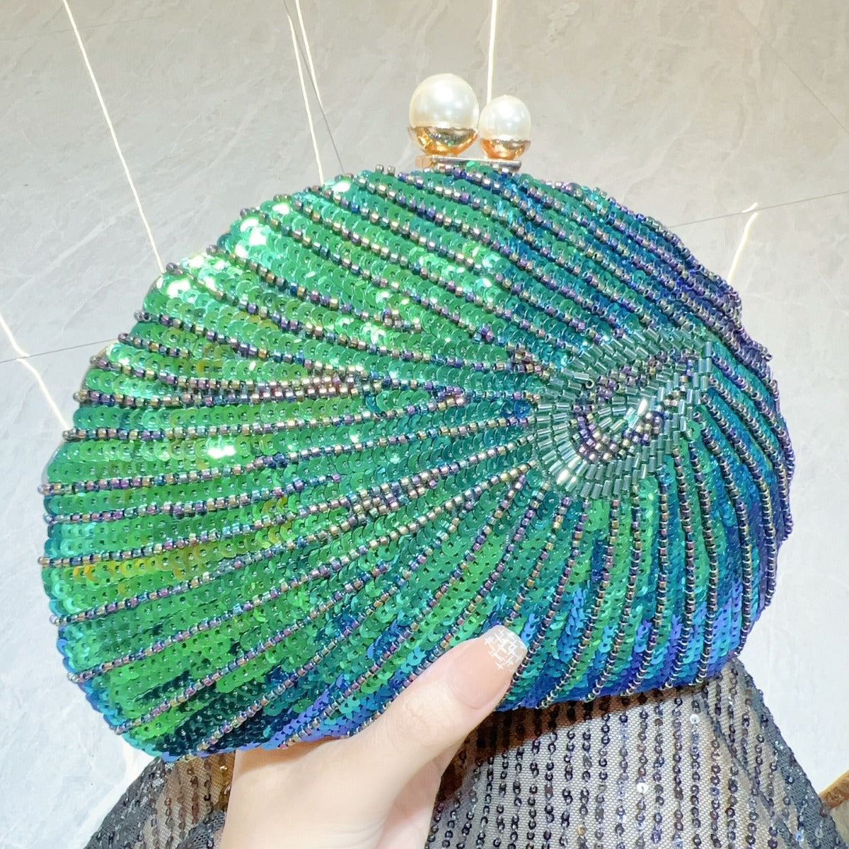 Mermaid Shell Beaded Clutch – Pearl Clasp