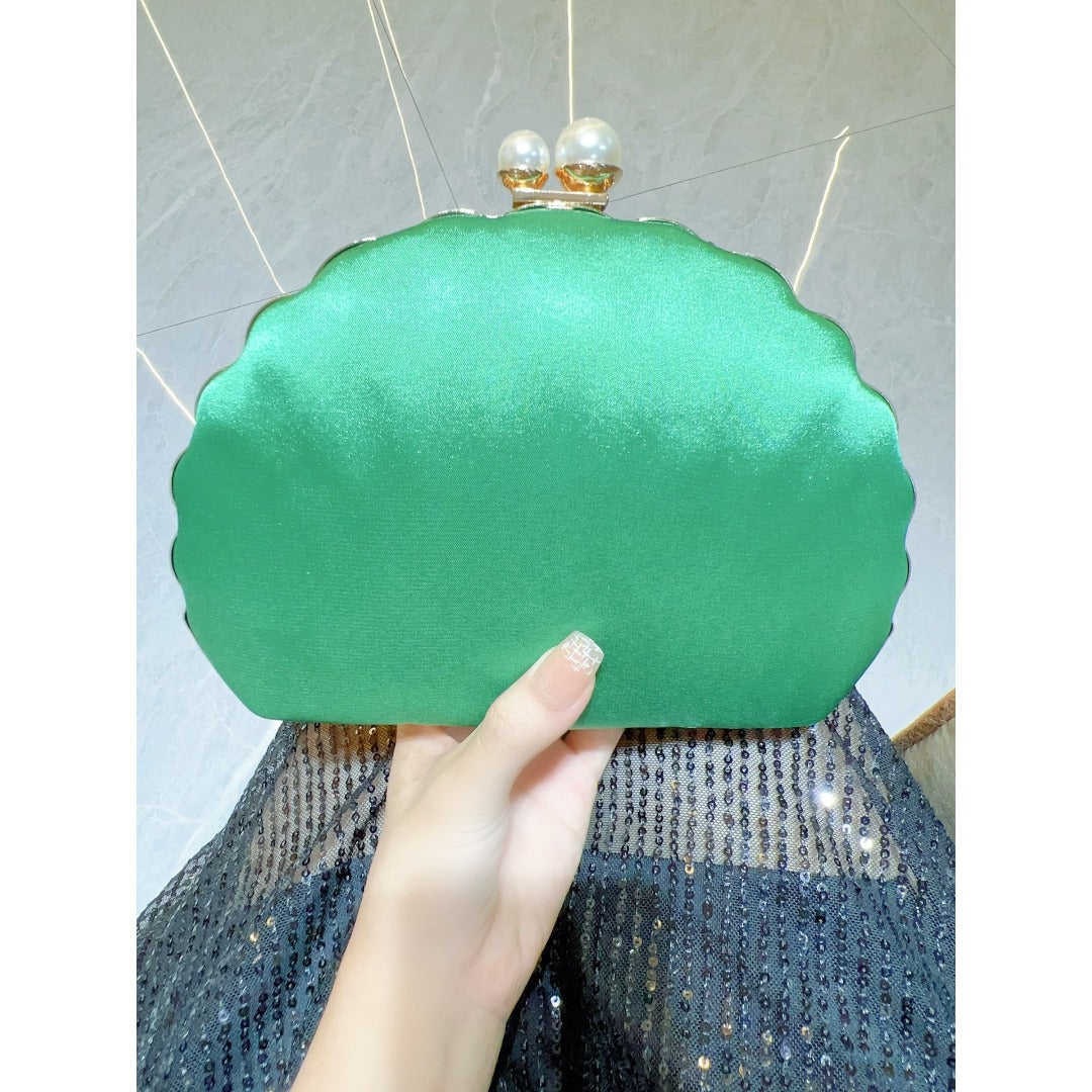 Mermaid Shell Beaded Clutch – Pearl Clasp